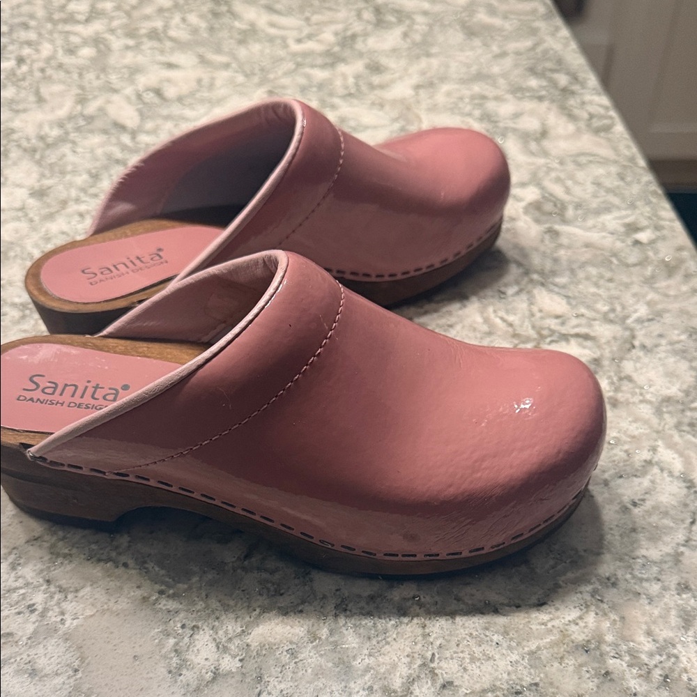 Sanita Women's Glossy Pink Mules